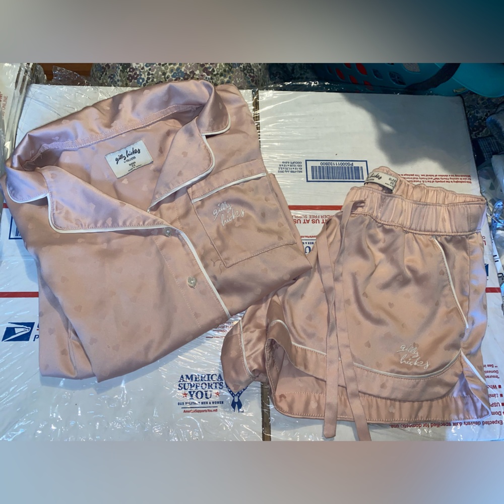 Gilly Hicks by Hollister satin style pink pajama set in size XS.